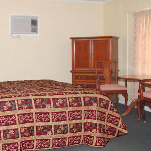 Royal Inn And Suites Hemet Habitación foto